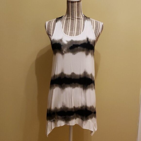 𝅺NEW York & Company tank top - Picture 1 of 9